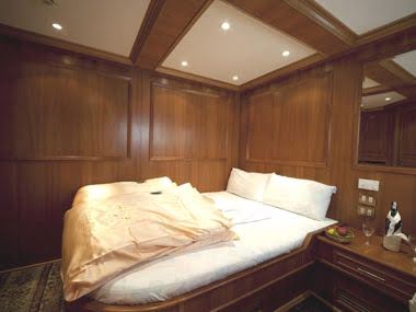 M/Y Seawolf Felo - King size bed suite 